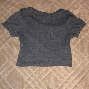 gray cropped tshirt